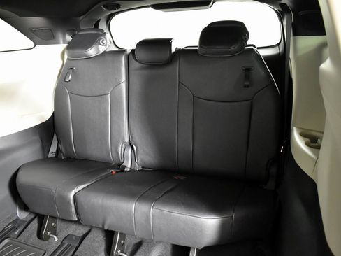 Certified 2025 Toyota Sienna Platinum image 19