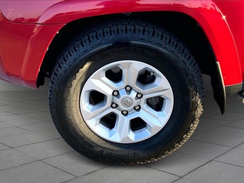 Used 2017 Toyota 4Runner SR5 Premium image 9