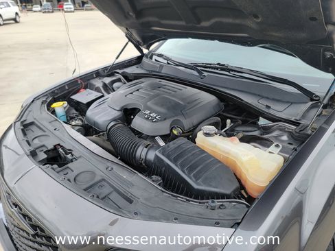 Used 2022 Chrysler 300 Touring L RWD image 33