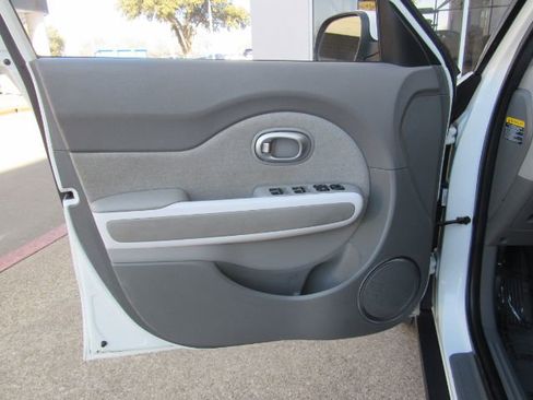 Used 2017 Kia Soul EV-e image 12