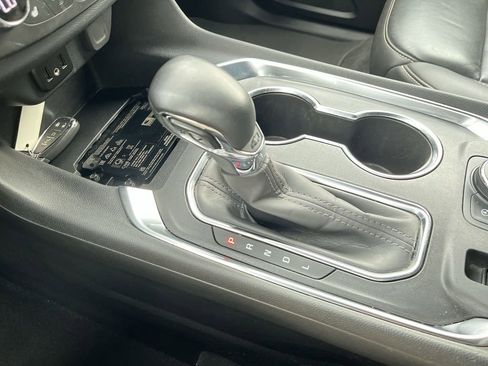 Used 2023 Chevrolet Traverse LT AWD/4WD image 19