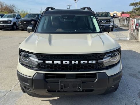 Certified 2025 Ford Bronco Sport Outer Banks w/ Outer Banks Tech Package+ AWD/4WD image 2
