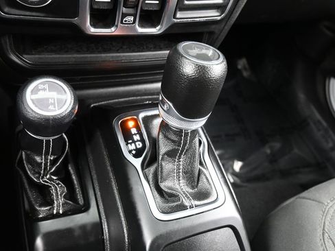 Used 2022 Jeep Wrangler Unlimited Sahara image 24