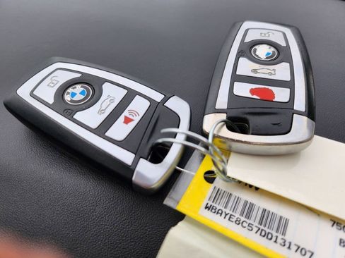 Used 2013 BMW 750Li image 38