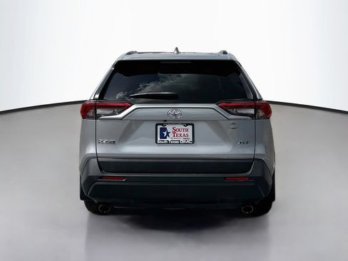 Used 2022 Toyota RAV4 XLE w/ Convenience Package FWD image 6