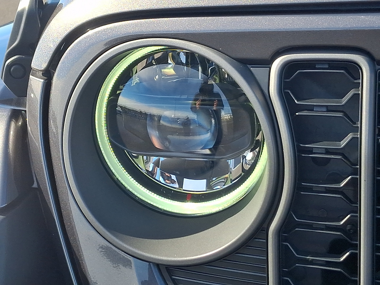 Used 2025 Jeep Gladiator Sport AWD/4WD image 9