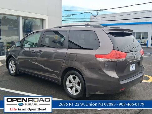 Used 2012 Toyota Sienna LE image 6