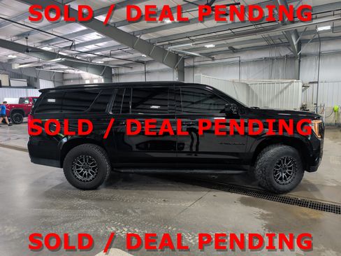 Used 2022 GMC Yukon XL SLE AWD/4WD image 2