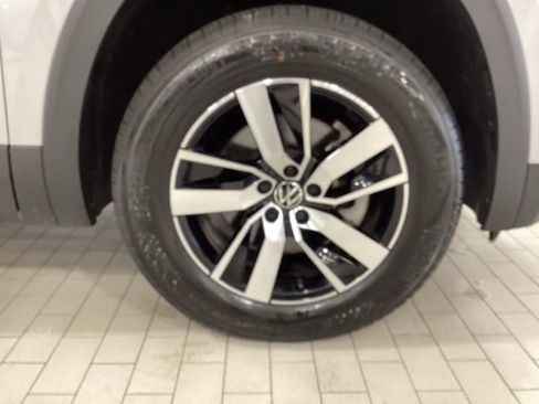 Used 2023 Volkswagen Atlas SE AWD/4WD image 24