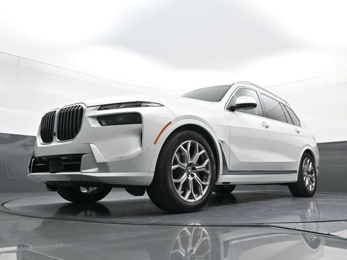 Used 2026 BMW X7 xDrive40i AWD/4WD image 25