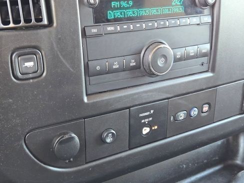 Used 2019 Chevrolet Express 3500 w/ Driver Convenience Package image 26