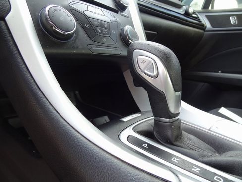 Used 2015 Ford Fusion SE w/ Equipment Group 201A image 12