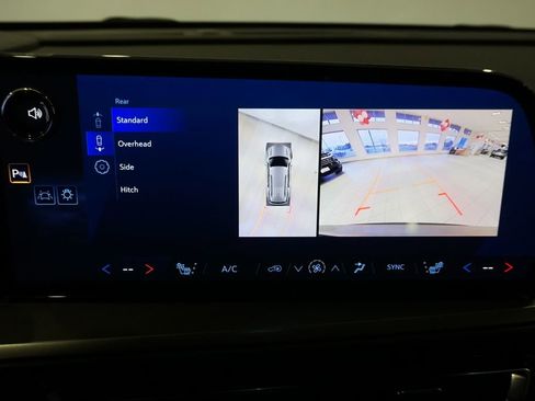 Used 2025 Chevrolet Traverse LT w/ Driver Confidence Package image 19