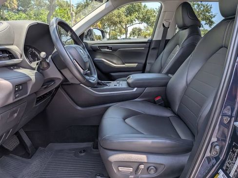 Used 2025 Toyota Highlander XLE AWD/4WD image 21