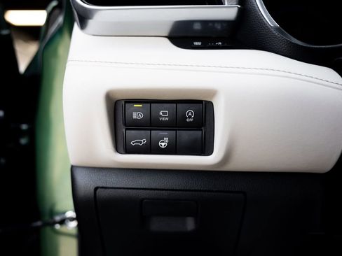 Used 2024 Toyota Highlander Platinum AWD/4WD image 26