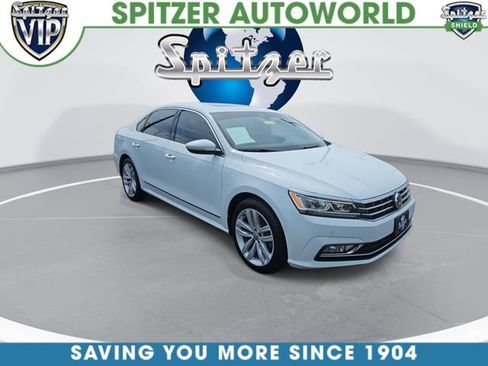 Used 2018 Volkswagen Passat 2.0T SEL Premium FWD image 2