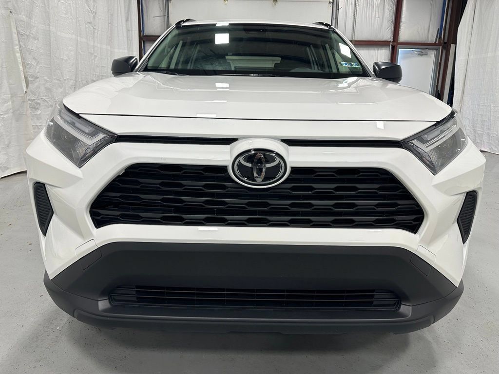 Used 2025 Toyota RAV4 LE AWD/4WD image 2