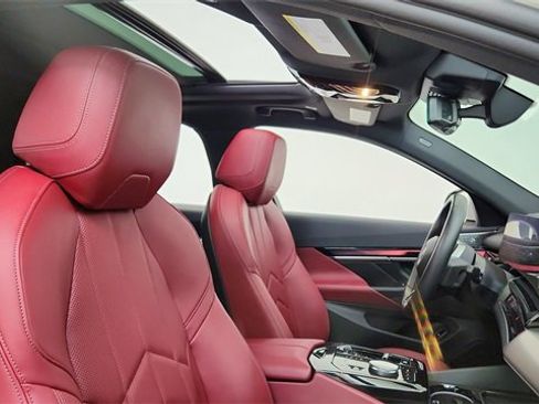 Used 2025 BMW i5 eDrive40i w/ M Sport Package image 21