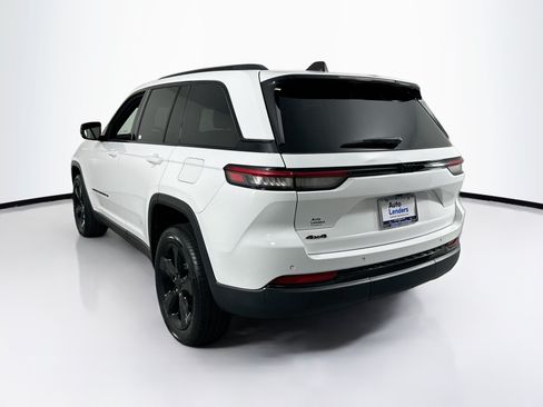 Used 2023 Jeep Grand Cherokee Altitude AWD/4WD image 7