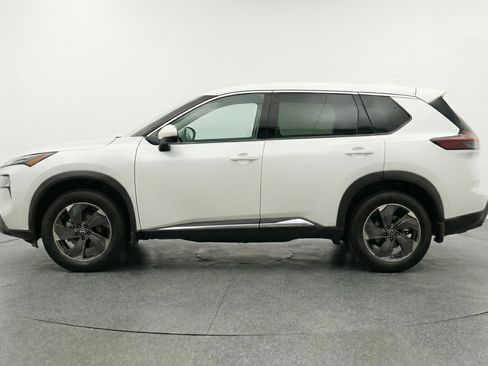 Used 2025 Nissan Rogue SV image 5
