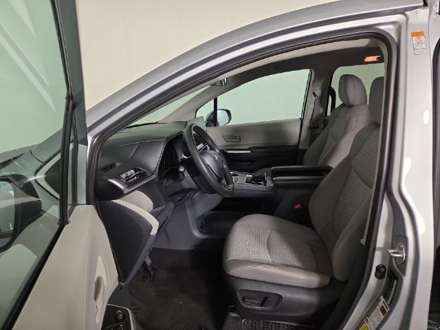Used 2023 Toyota Sienna LE FWD image 13