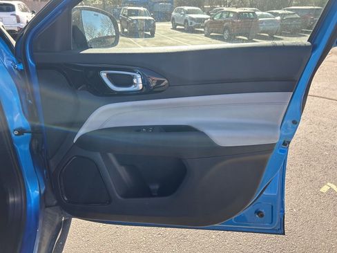 Used 2024 Jeep Compass Limited image 14