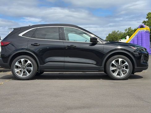 Used 2024 Ford Escape Platinum AWD/4WD image 3