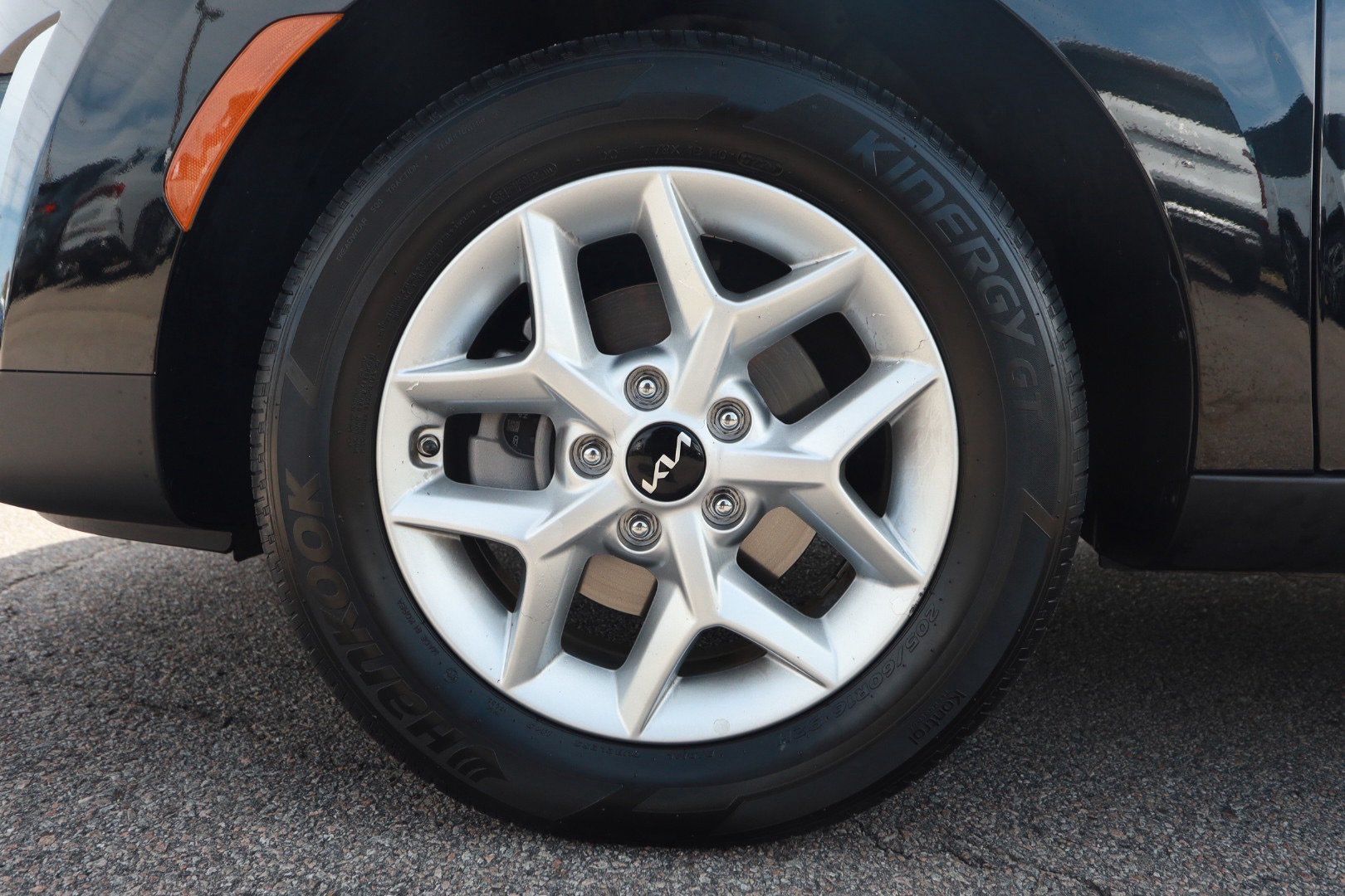 Used 2025 Kia Soul LX w/ LX Technology Package FWD image 9