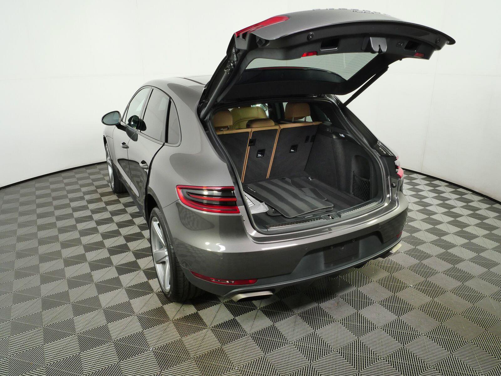 Used 2018 Porsche Macan AWD/4WD image 27