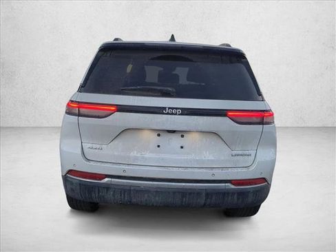 Used 2023 Jeep Grand Cherokee Laredo X image 6