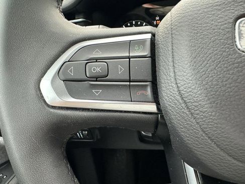 Used 2024 Jeep Compass Latitude image 23