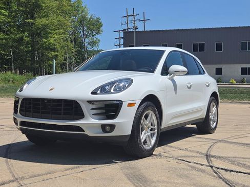 Used 2018 Porsche Macan w/ Premium Package Plus AWD/4WD image 1
