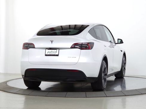 Used 2025 Tesla Model Y Long Range AWD/4WD image 8