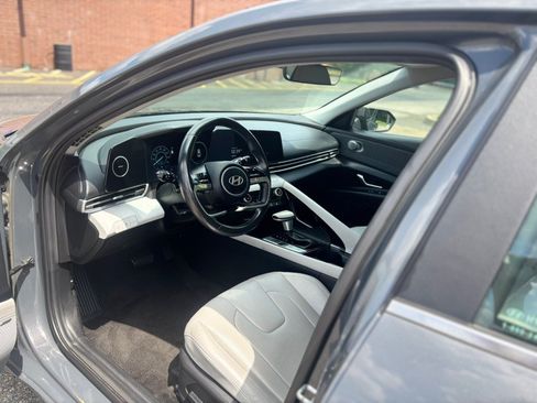Used 2024 Hyundai Elantra Limited FWD image 12