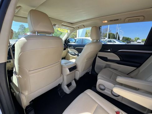 Used 2019 Toyota Highlander Limited Platinum image 27