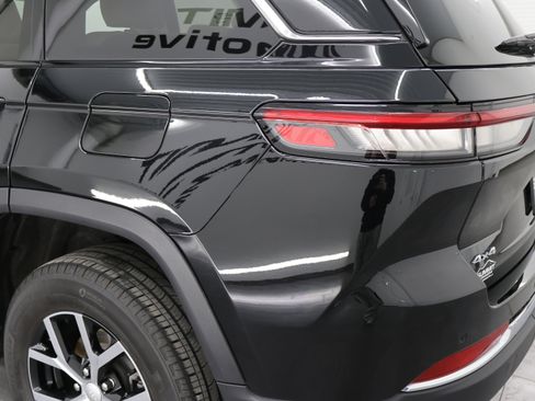 Used 2023 Jeep Grand Cherokee Limited image 31