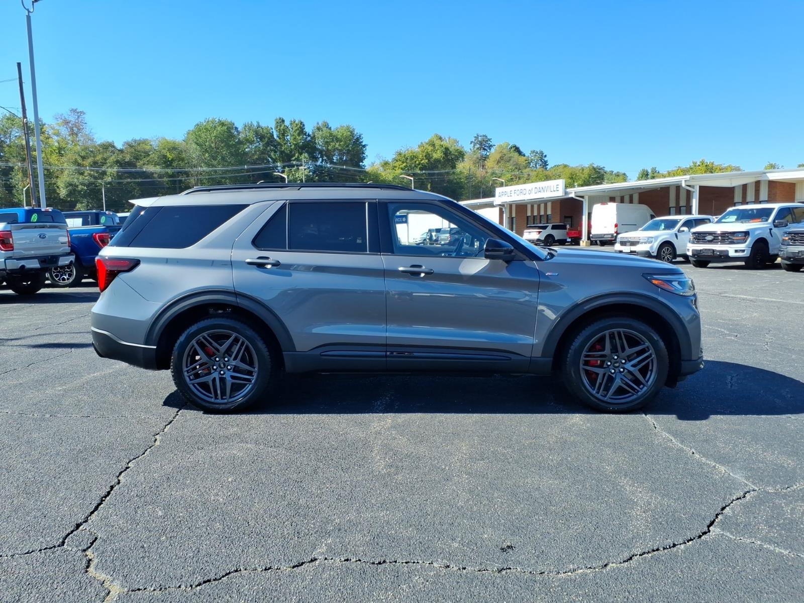 Certified 2025 Ford Explorer ST-Line w/ Premium Package AWD/4WD image 8