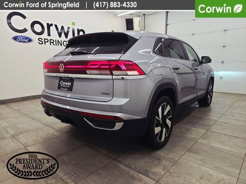 Used 2024 Volkswagen Atlas Cross Sport SE image 5