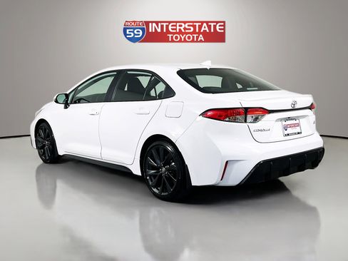 Used 2025 Toyota Corolla SE w/ SE Premium Package FWD image 5