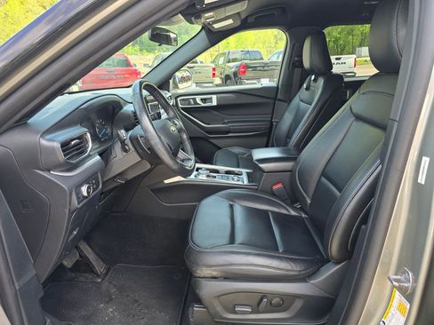 Used 2020 Ford Explorer XLT w/ Equipment Group 202A image 4
