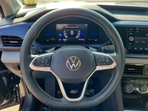 Certified 2023 Volkswagen Taos SE w/ Black Wheel Package FWD image 19