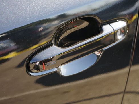 Used 2022 Toyota C-HR Limited image 30