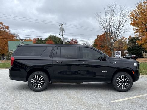 Used 2023 GMC Yukon XL AT4 w/ Technology Package image 4