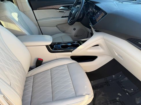 Used 2022 Buick Envision Avenir w/ Technology Package II image 12