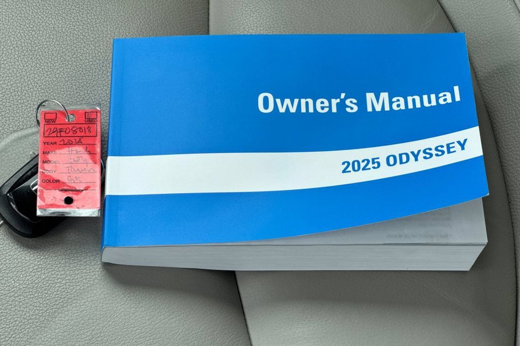Certified 2025 Honda Odyssey Touring image 10