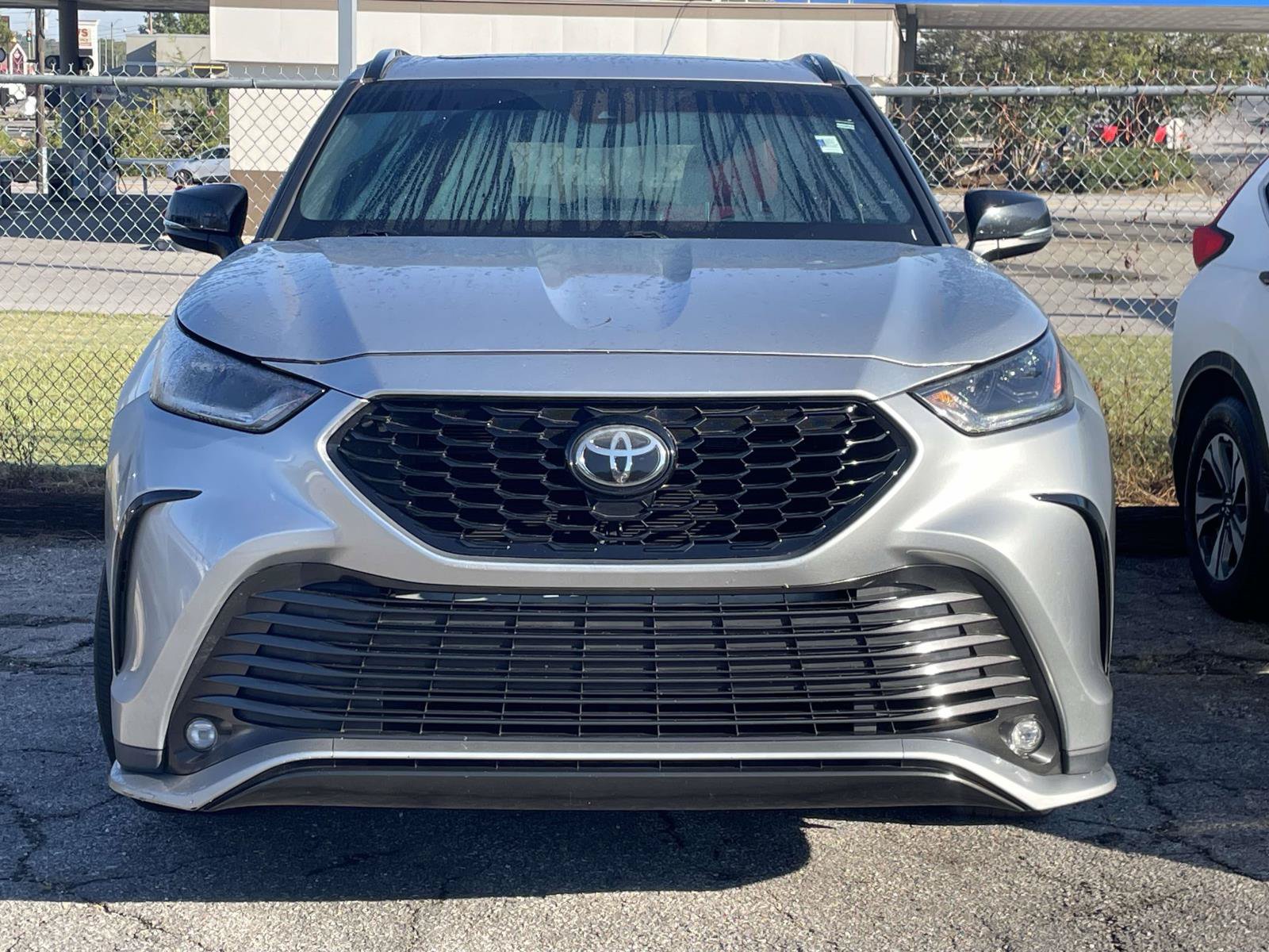 Used 2021 Toyota Highlander XSE FWD image 3