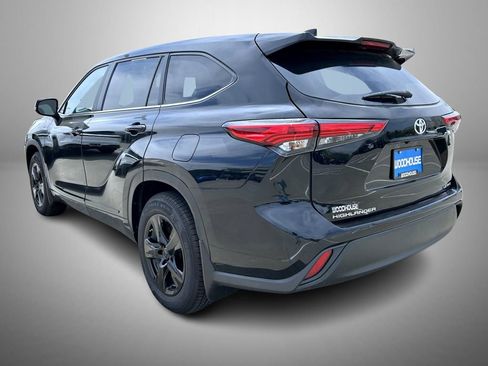 Used 2023 Toyota Highlander LE image 7
