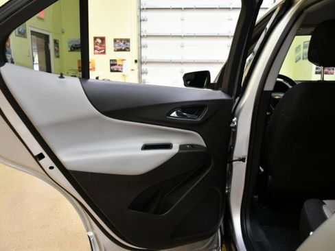 Used 2019 Chevrolet Equinox LS w/ LS Convenience Package image 42