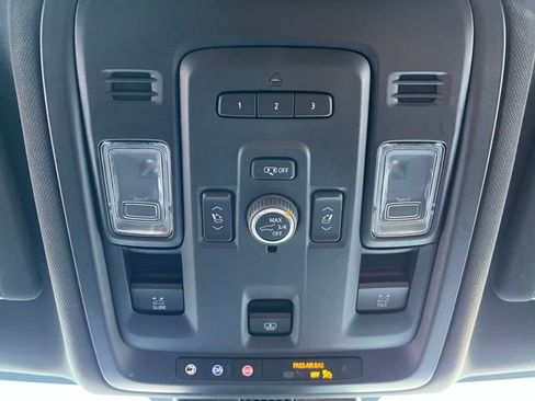 Used 2024 GMC Yukon AT4 image 29