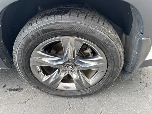Used 2018 Toyota Highlander Limited Platinum AWD/4WD image 9